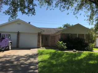 302 Baycrest Dr, League City, TX 77573