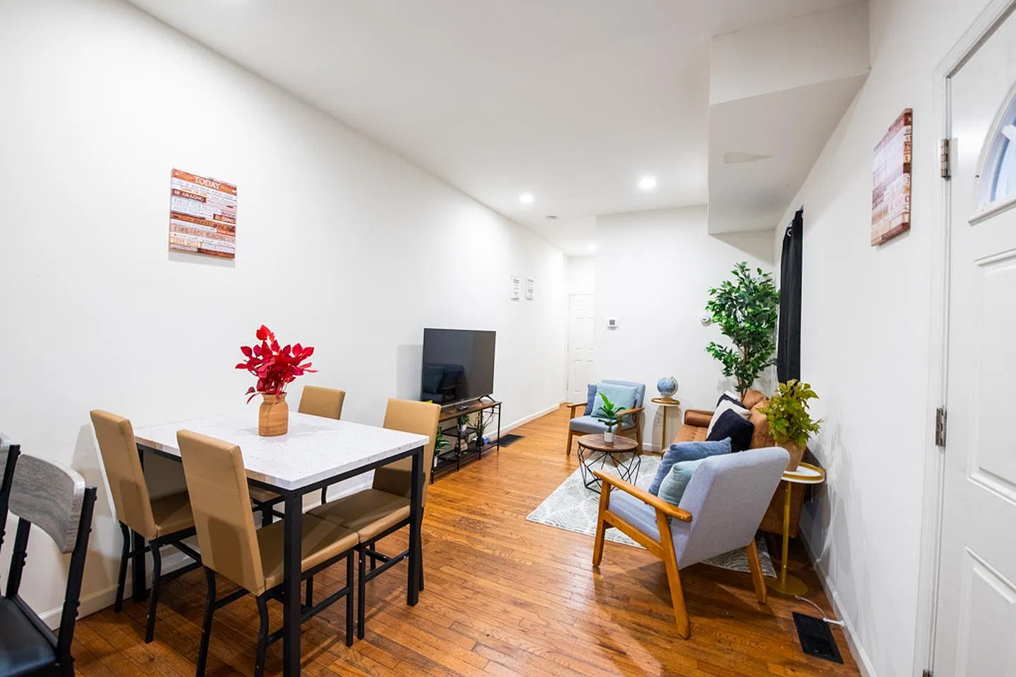 Spacious and Convenient Philadelphia Home — Photo 4