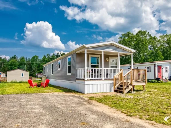 413 Crocus Ln, Saranac Lake, NY 12983