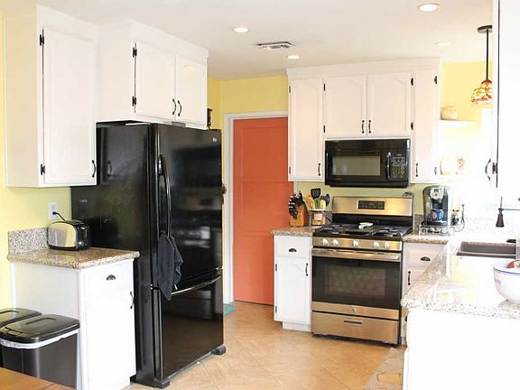 4th image of 417 N Cuyamaca St N