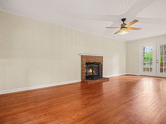 4th image of 204 Oscar Ln