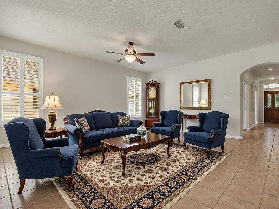 1st image of 102 Lavaca Ln