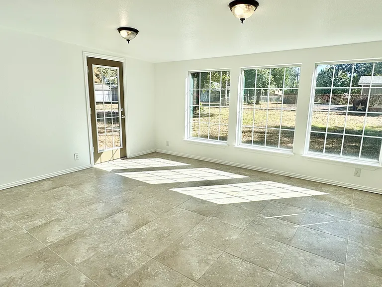 921 Bradleys Bnd — Photo 8