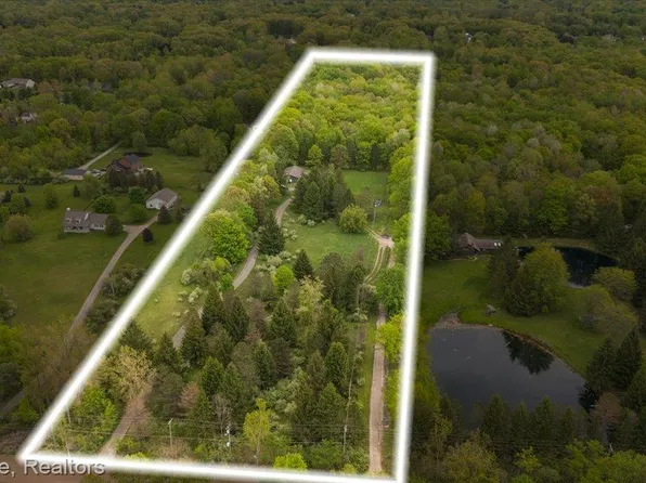 2135 S Hadley Rd, Ortonville, MI 48462