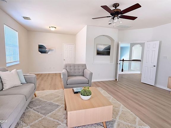 5th image of 8610 Rising Oak Ln