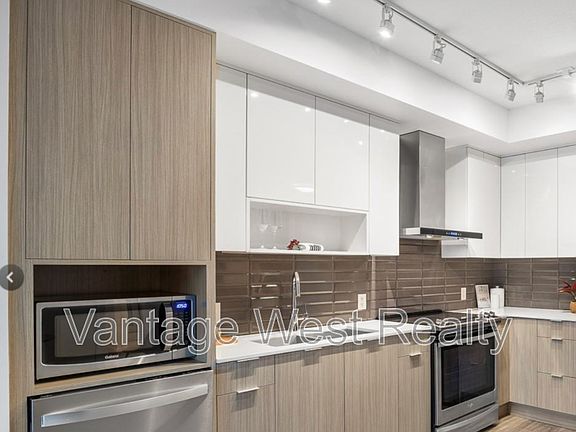 3rd image of 1775 Chapman Pl #Penthouse 12