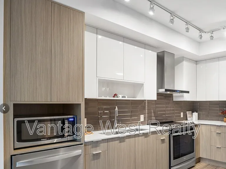 1775 Chapman Pl #Penthouse 12 — Photo 3