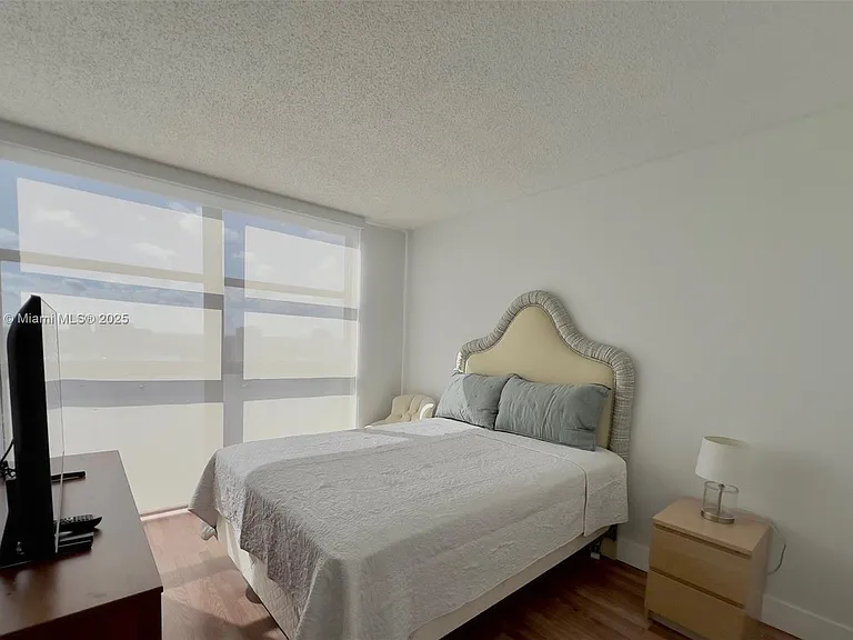 1000 W Island Blvd #2412 — Photo 27