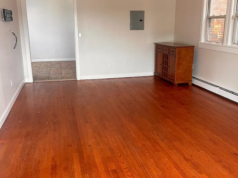 8906 Tonnelle Ave — Photo 4