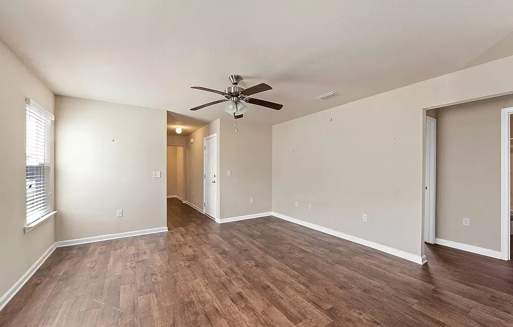 3 bed, 1381 sqft, $1,900 — Photo 3