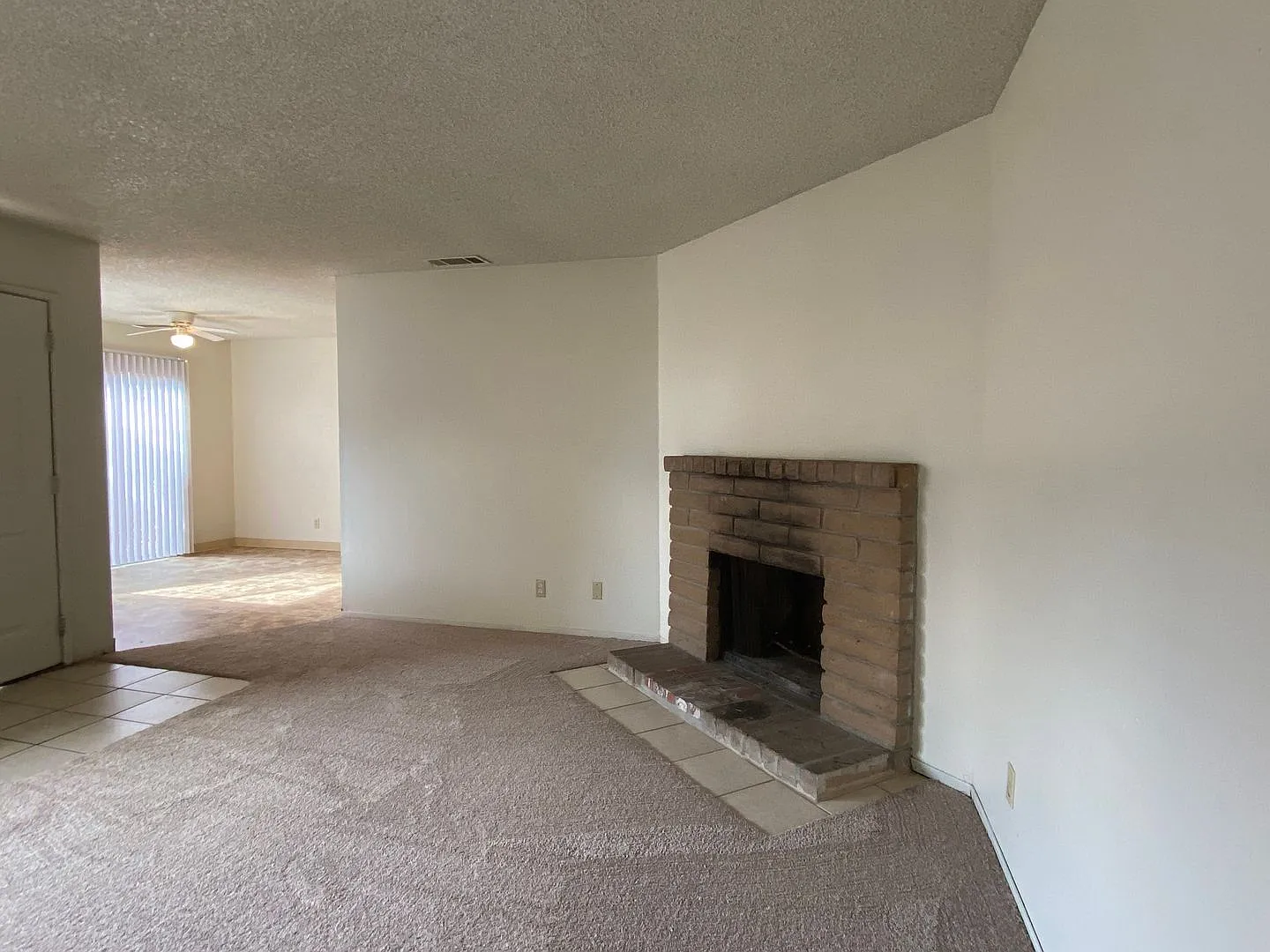 Cozy 2 Bed, 2 Bath Duplex — Photo 3