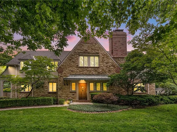6215 Ensley Ln, Mission Hills, KS 66208