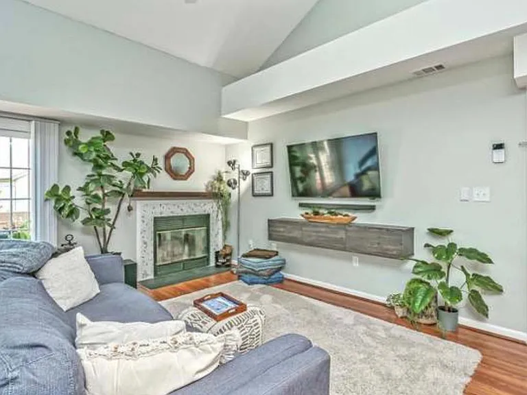 6904 Mary Caroline Cir #J — Photo 11