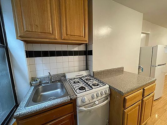 4th image of 104 Bayard St APT 2