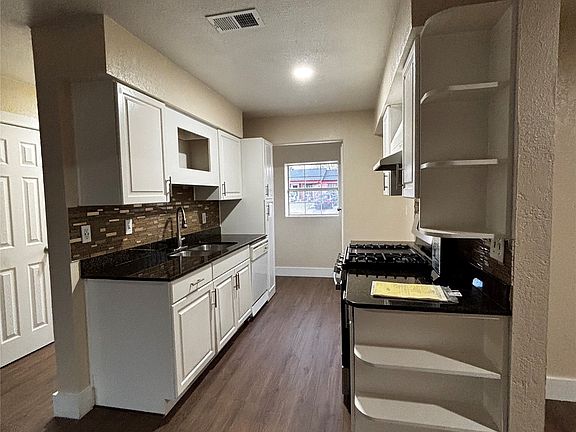 4th image of 1609 Running River Rd