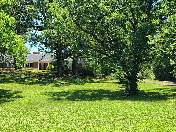 3rd image of 118 Lakeshore Dr