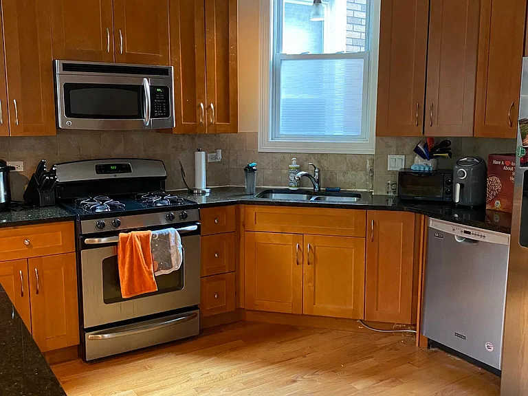 3744 N Kenmore Ave #2 — Photo 1