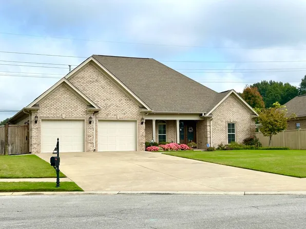 211 Oak Brook Dr, Florence, AL 35630