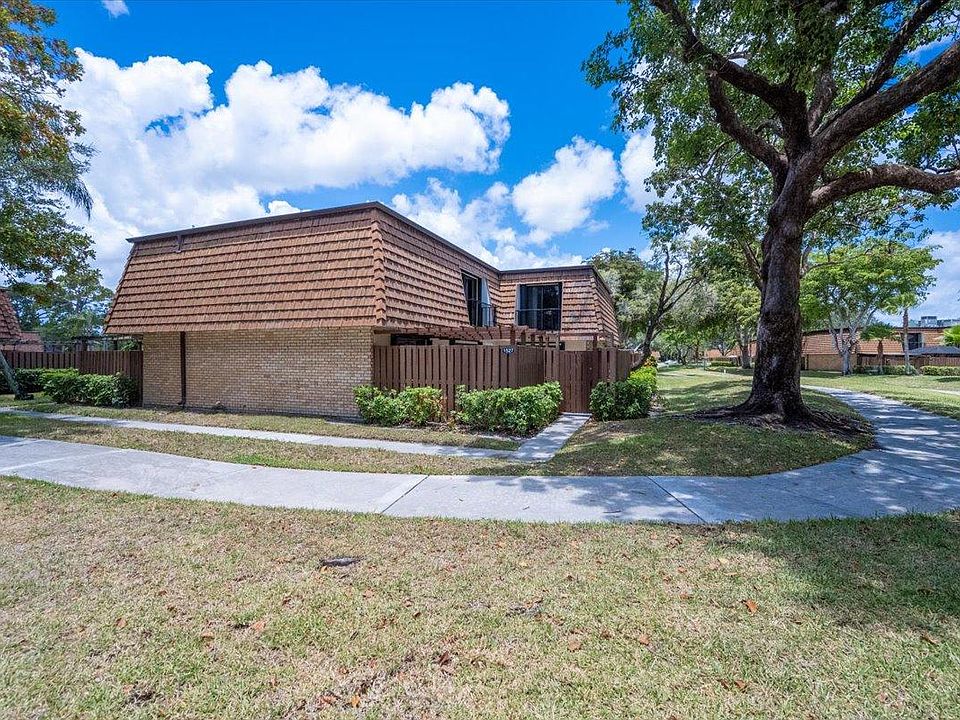 1st image of 1527 15th Ln