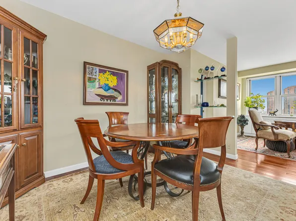 305 East 24th Street image 9 of 27