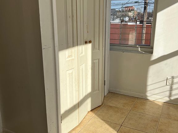 3rd image of 1557 Ohm Ave