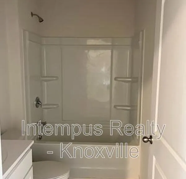 1311 Hampton Place Cir — Photo 22