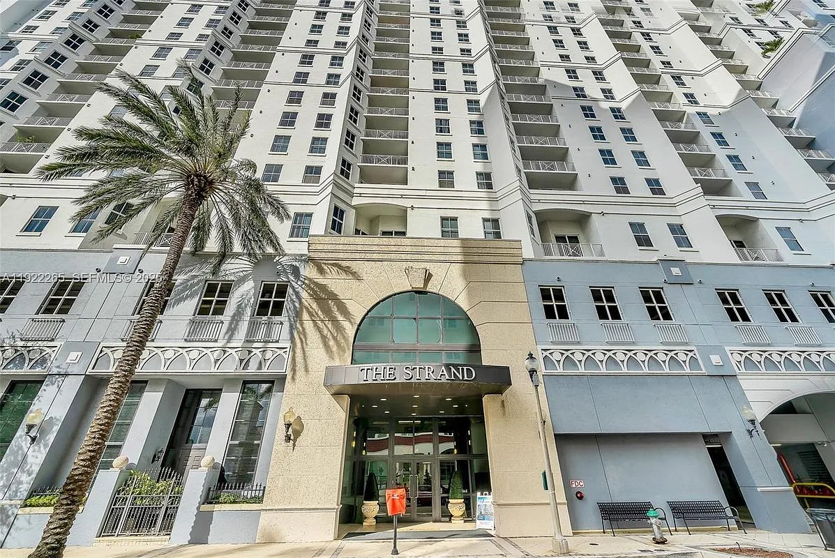 Building Photo - 255 Evernia St #1421