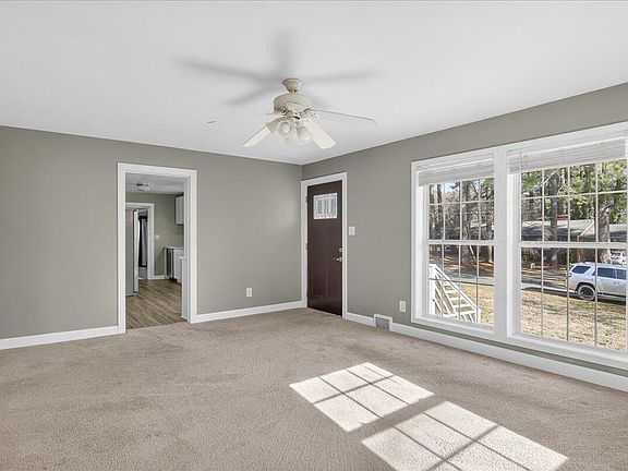 3rd image of 126 White Oak Dr