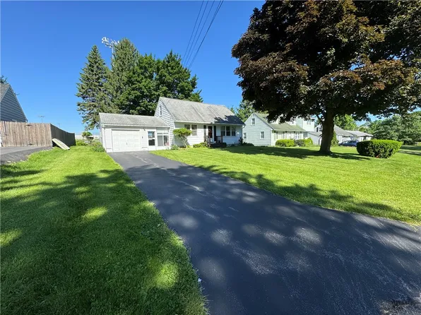 206 Clark Ln, Camillus, NY 13031