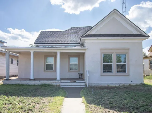 310 Conlen Ave, Dalhart, TX 79022