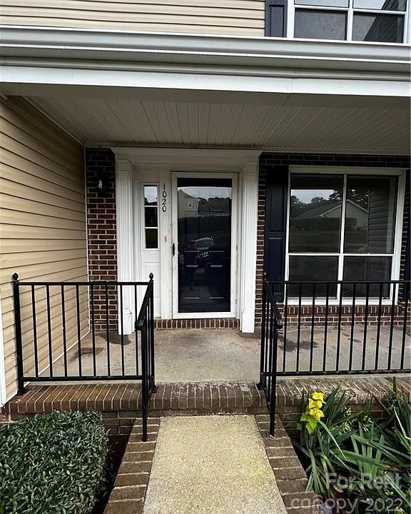 1st image of 1020 Surry Ln