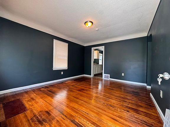 2nd image of 18461 Heyden St
