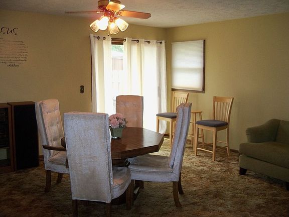 3rd image of 708 N Burlington Ave