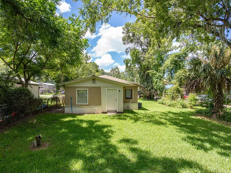 347 Lena St — Photo 2