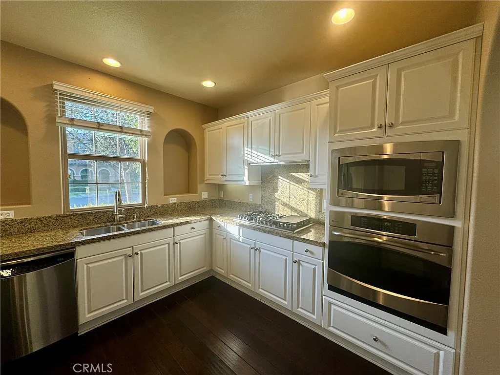 4 bed, 3.5 bath, 2253 sqft, $5,500 — Photo 4