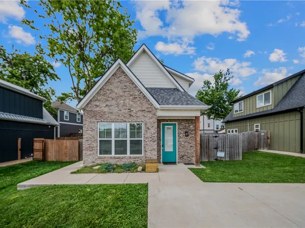 3026 W Old Farmington Rd, Fayetteville, AR 72704
