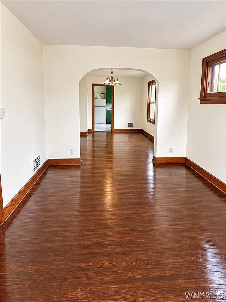 2 bed, 1.0 bath, 1600 sqft, $1,150 — Photo 4