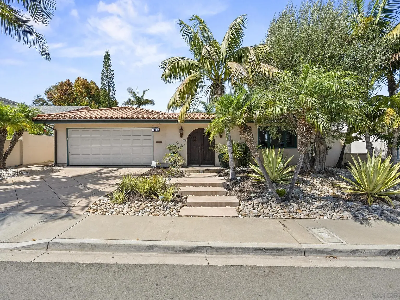 3 bed, 2.0 bath, 1621 sqft, $6,000 — Photo 4