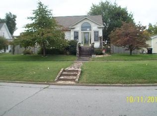 206 E 10th St, Metropolis, IL 62960