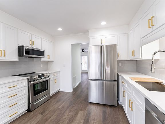 3rd image of 1720 Duval St