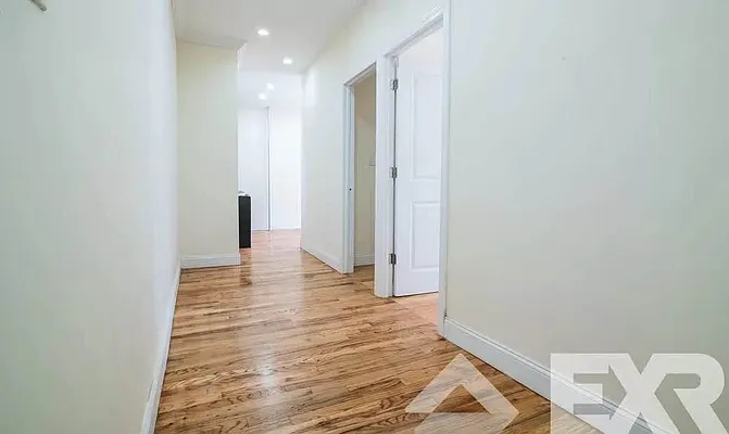 Rented by EXR | media 12