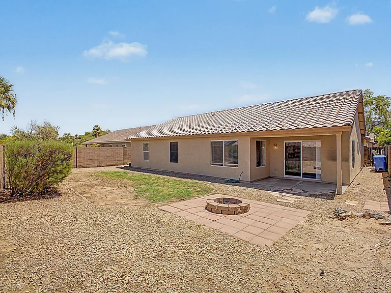930 E Harwell Rd — Photo 36