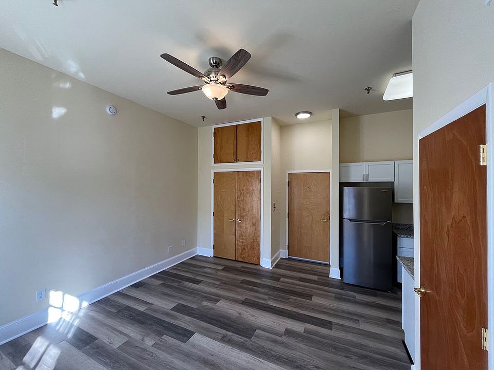1st image of 907 Caroline St APT 16