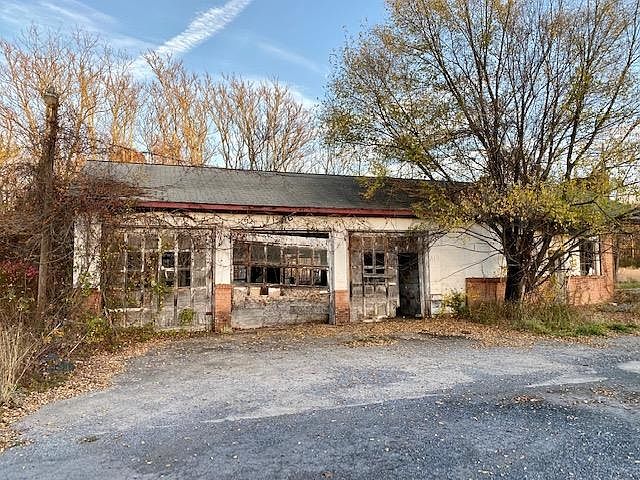 1st image of 1612 Howardsville Tpke