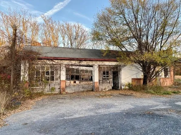 1612 Howardsville Tpke, Stuarts Draft, VA 24477