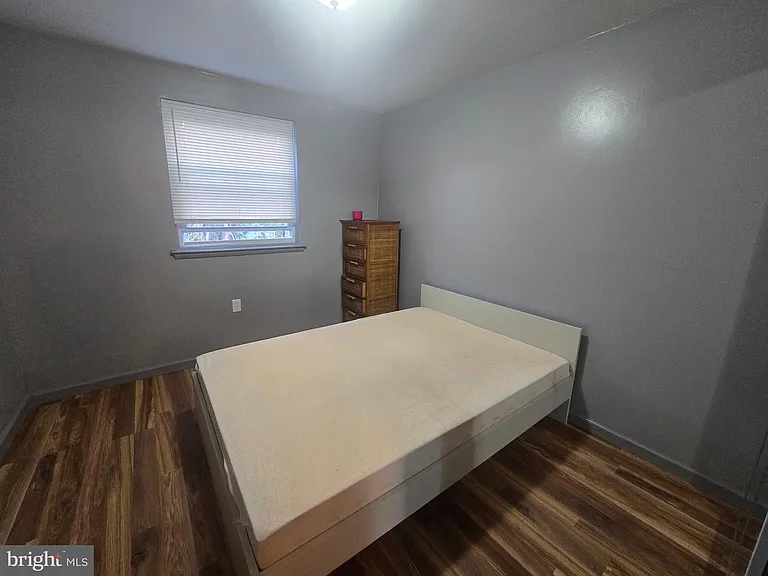 529 Foster St — Photo 14
