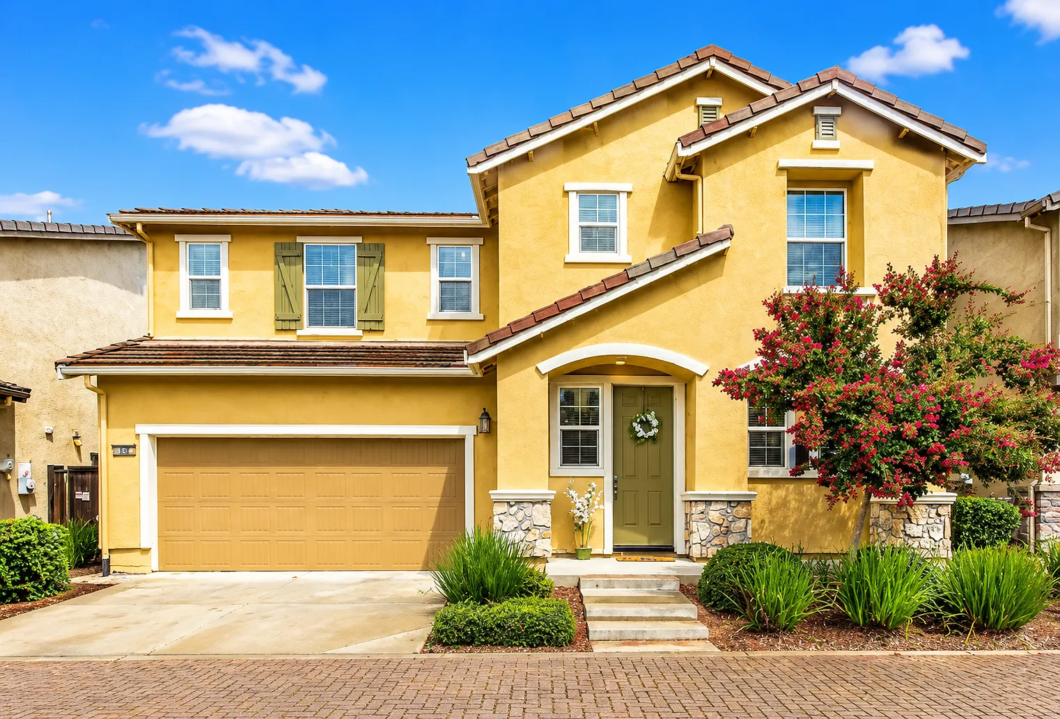 4 bed, 2.5 bath, 1962 sqft, $4,950 — Photo 1