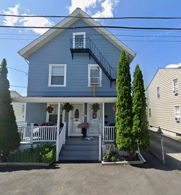 2 bed, 800 sqft, $1,600 — Photo 1