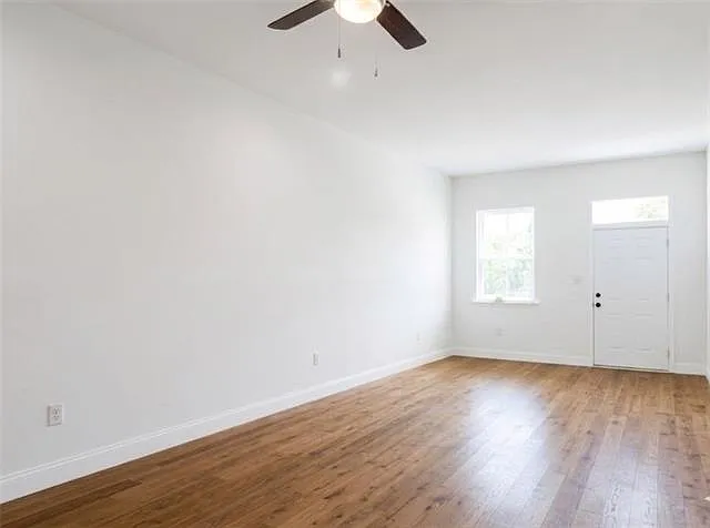 2423 Louisa St — Photo 4