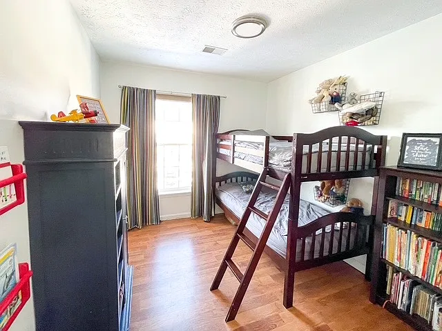 903 Deerberry Ct — Photo 8